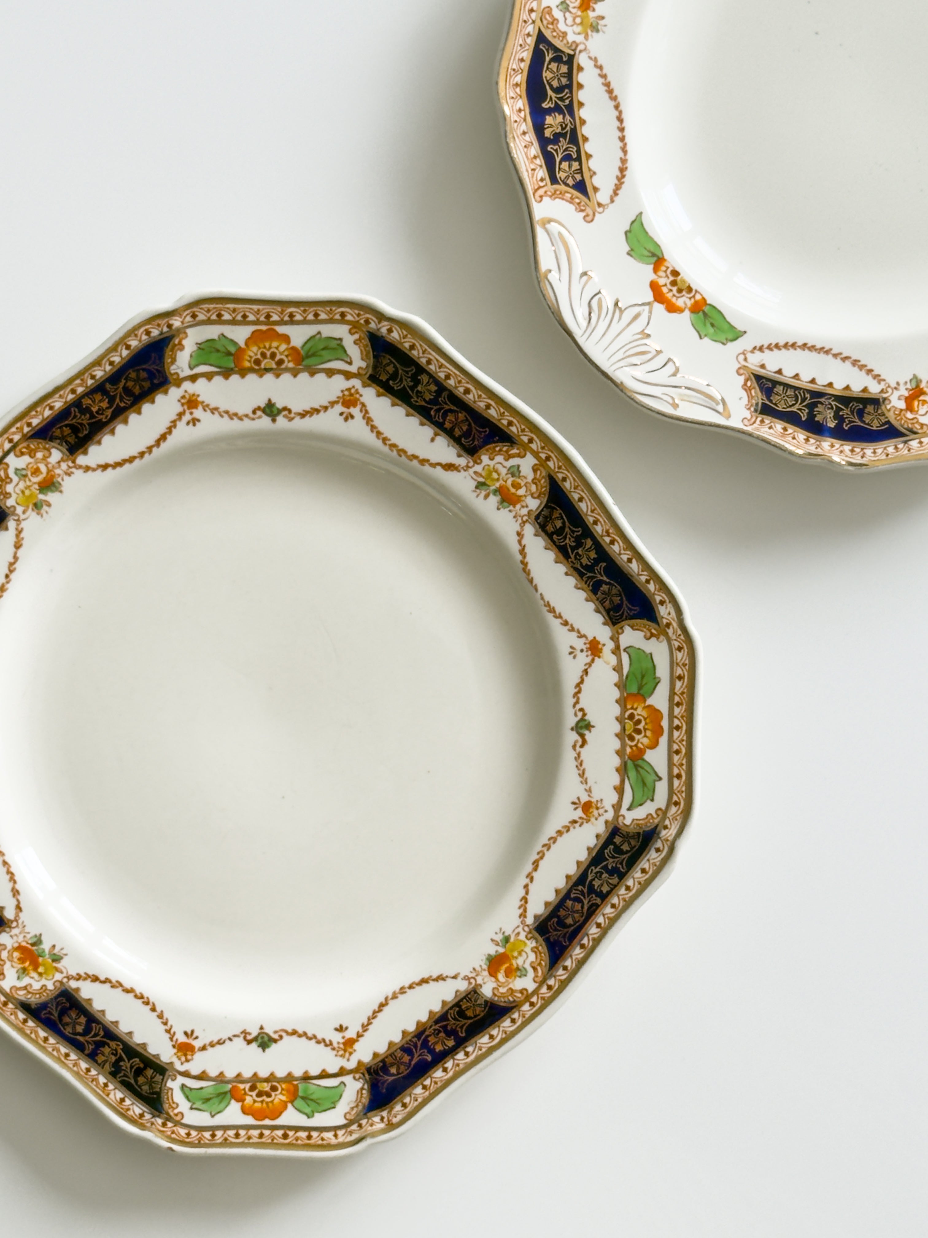 1930s Alfred Meakin Royal Caledonia Imari Plates and Serving Plater