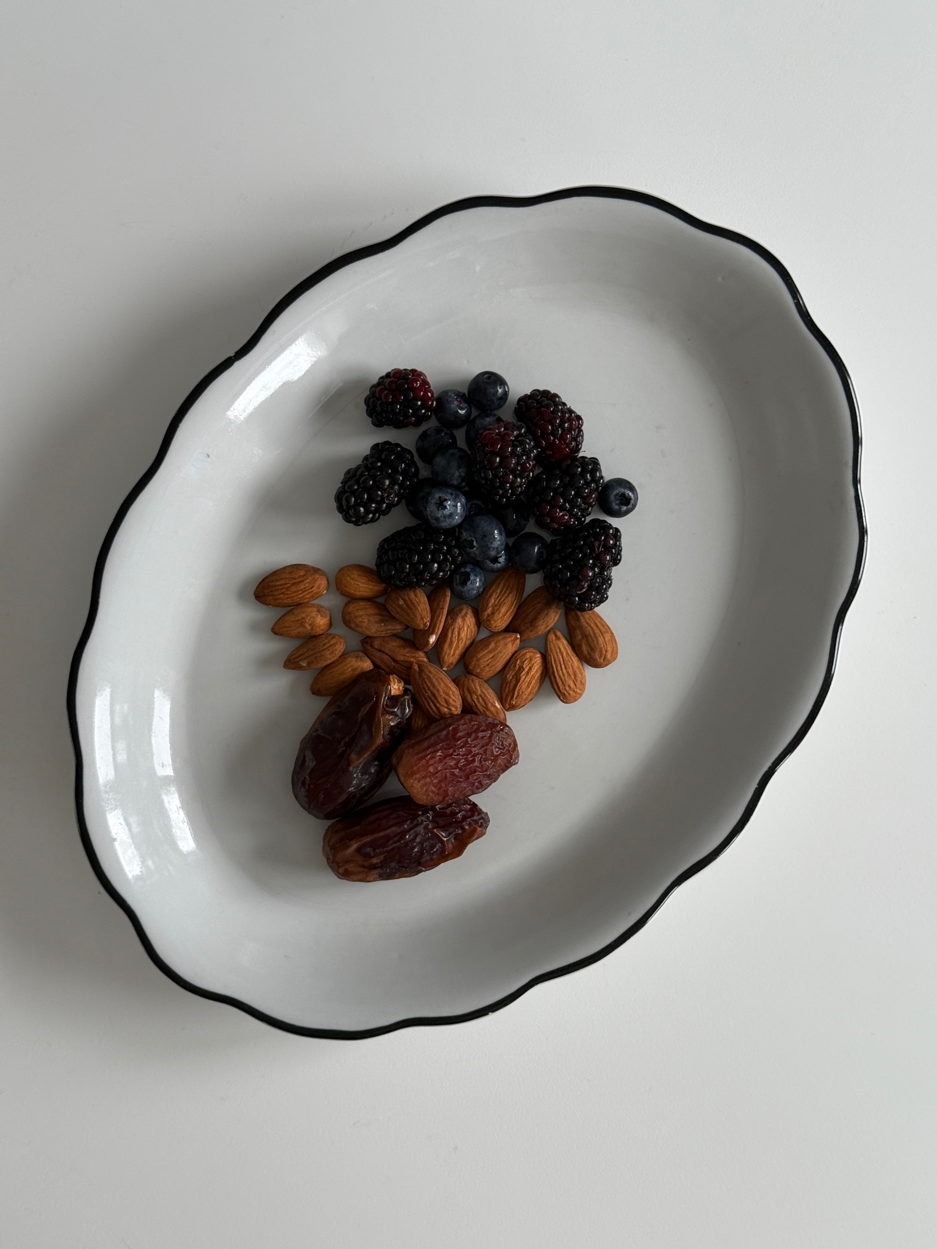 Minimalist White Ceramic Plates with Black Rim - Poland (set of 4)